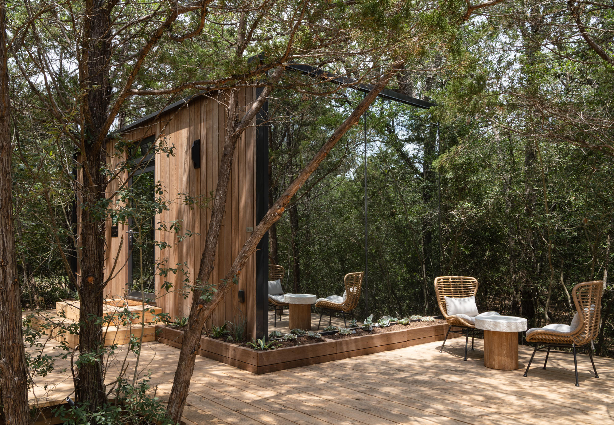 Luxury Lake Bastrop Cabin | Romantic Mirror House near Austin
