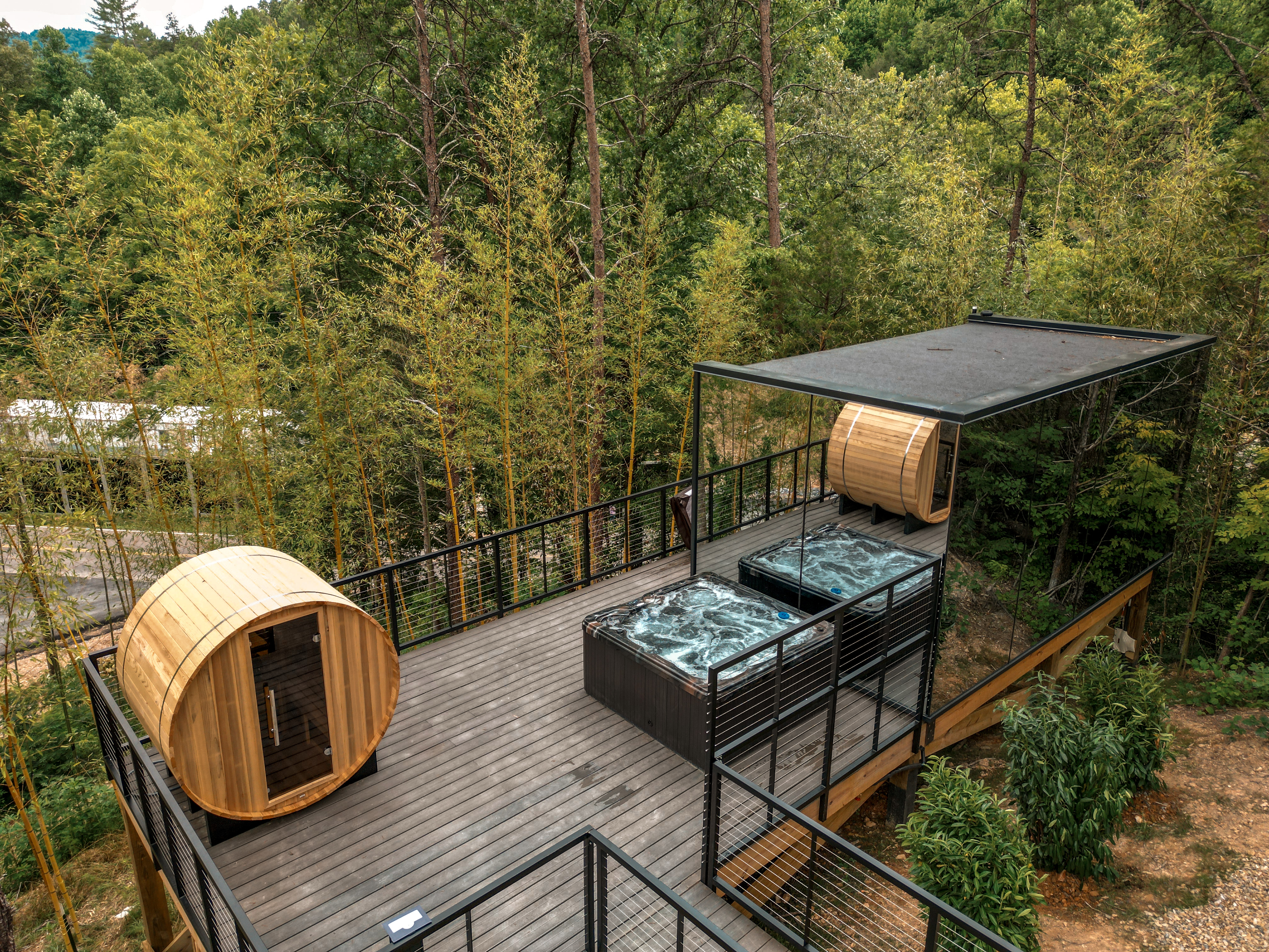 Luxury Mirror House with Hot Tub & Stargazing Bed | Smoky