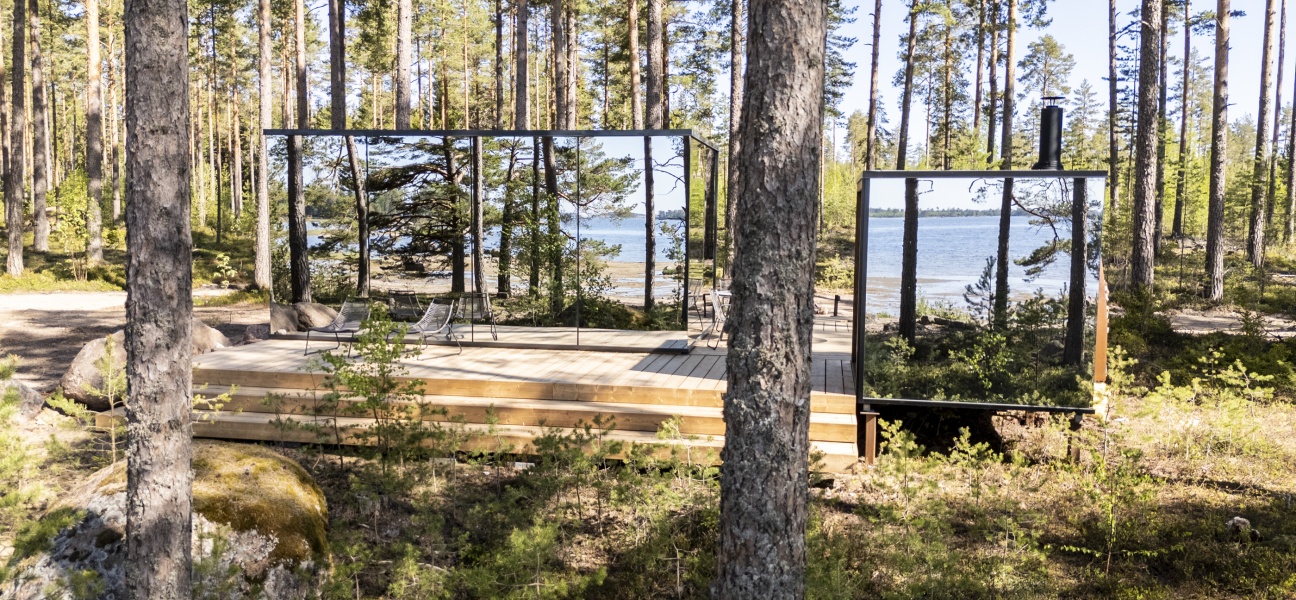 ÖÖD Mirror Houses in Finland Versso