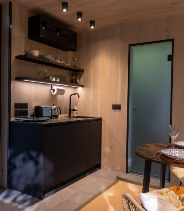 Kirtlington Mirror Houses - Cordle House Kitchen