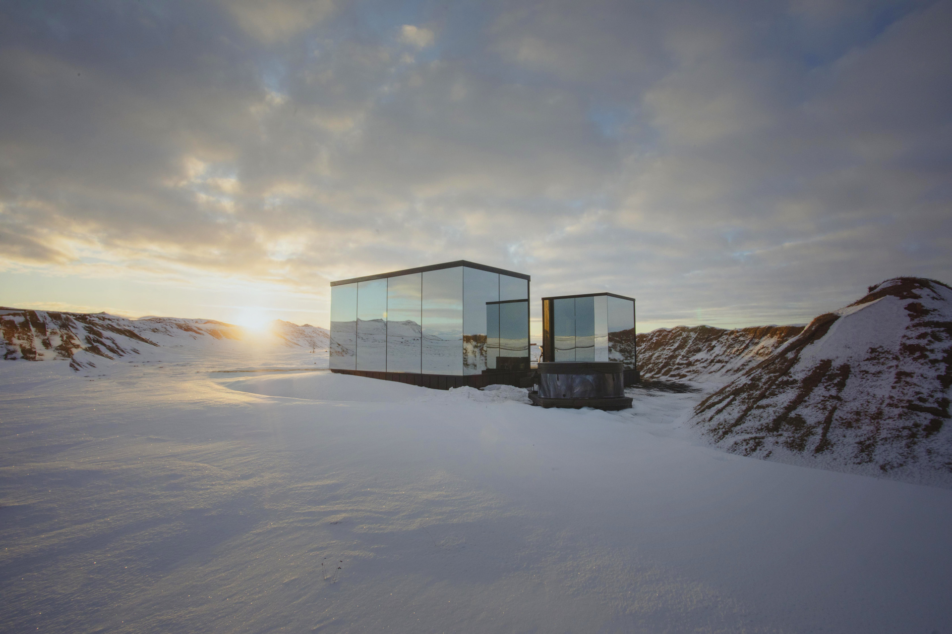 Luxury Iceland cabin with private hot tub & sauna | Romantic Northern ...