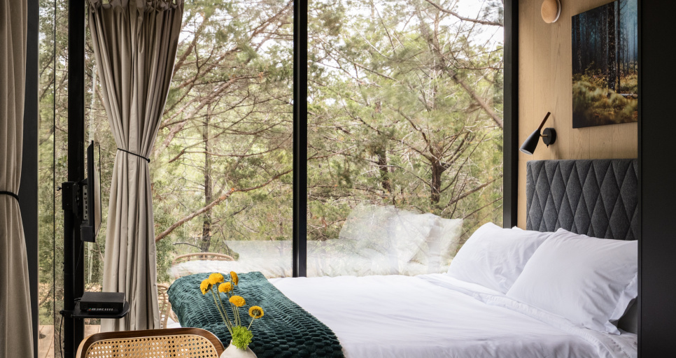 Luxury Lake Bastrop Cabin | Romantic Mirror House near Austin