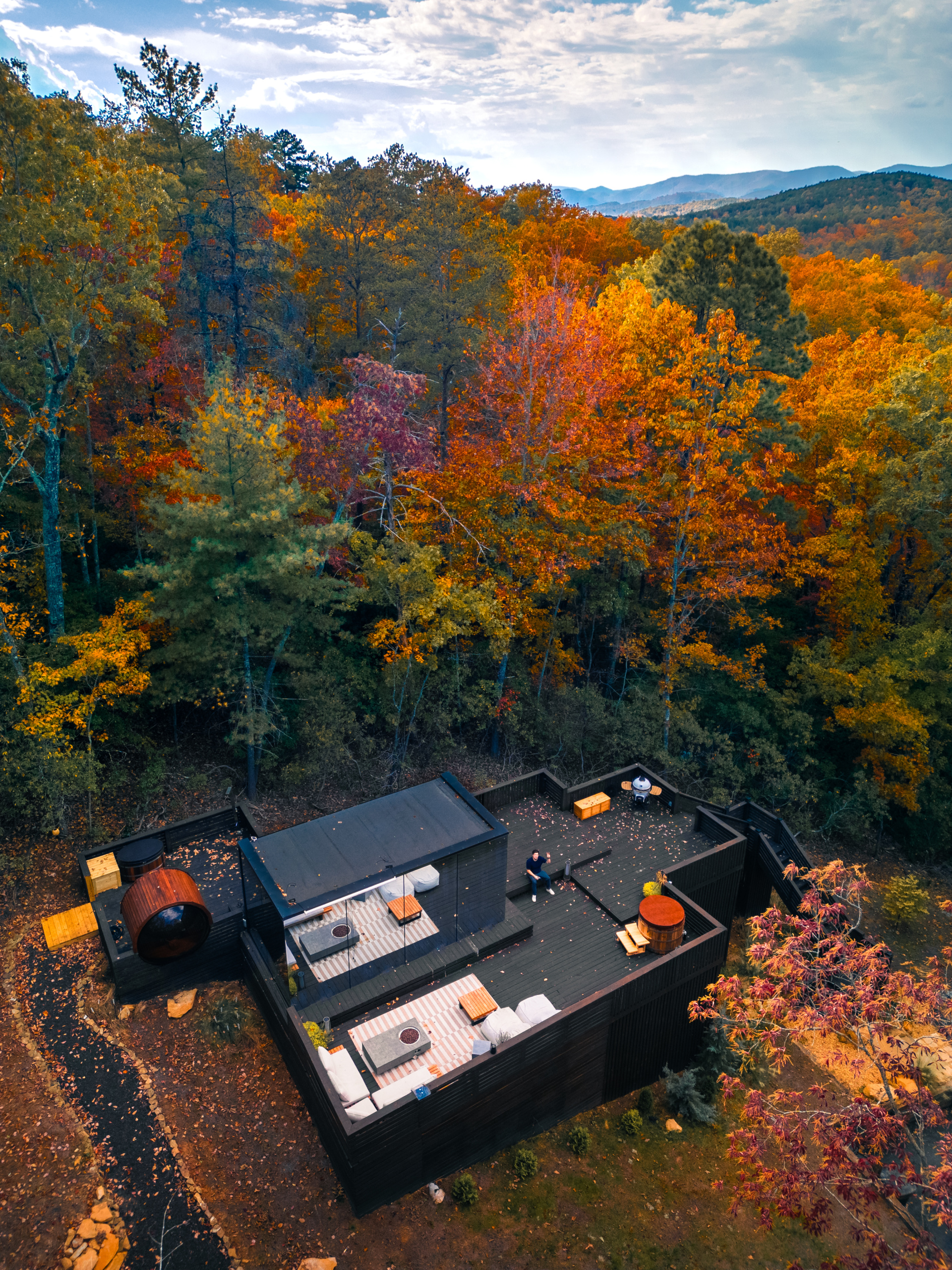 Luxury Mirror House Retreat | Sauna, Hot Tub & Forest Views