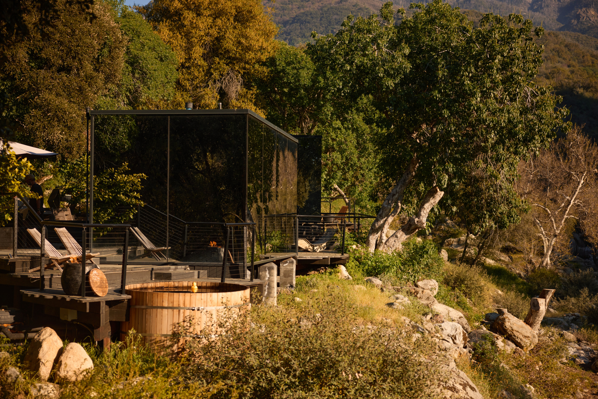 Luxury Mirror House Retreat | Off-Grid Stay Near Sequoia National Park, CA