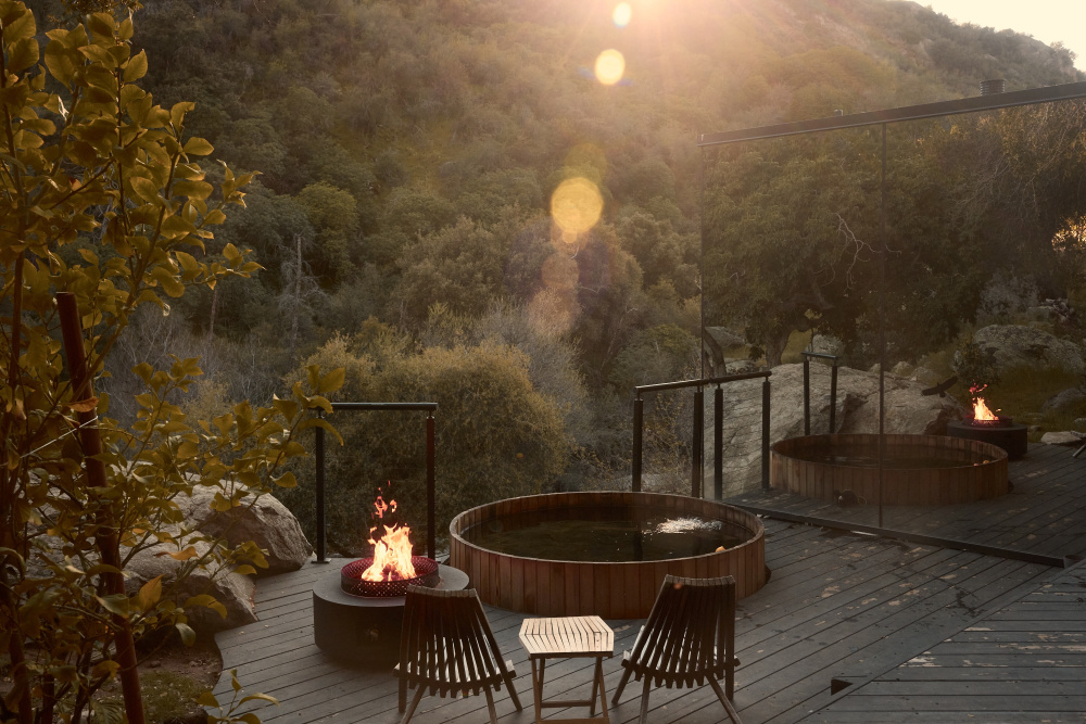 Luxury Mirror House Retreat | Off-Grid Stay Near Sequoia National Park, CA